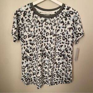 Kensie Top Tee Shirt Short Sleeve Leopard Print Soft White Gray Blue Crewneck